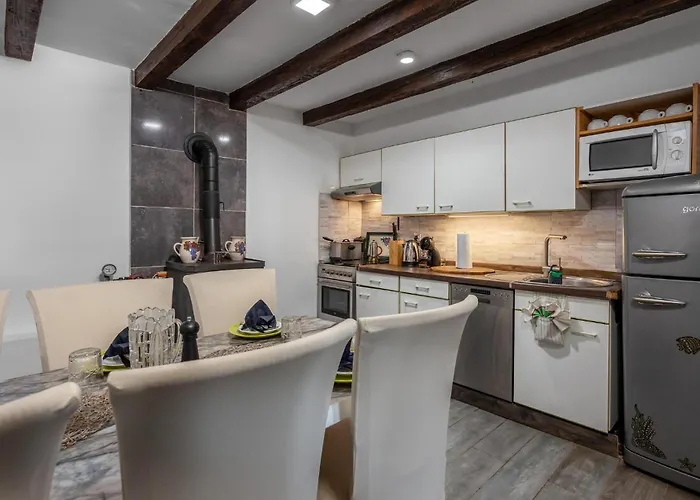 Cozy In Bater With House Sea View بيت للعطل باكار